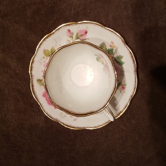 Vintage Royal Albert American Beauty Bone China Teacup & Saucer Set - Picture 3 of 17